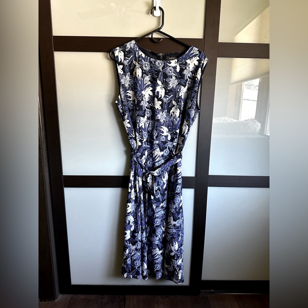 Lauren by Ralph Lauren blue floral sleeveless tie front dress, size 14.
